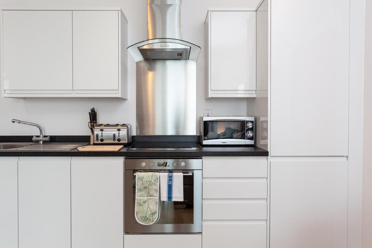 Self-Contained Town Centre One Bedroom Apartments By Helmswood Serviced Apartments Redhill (Surrey) Exterior foto
