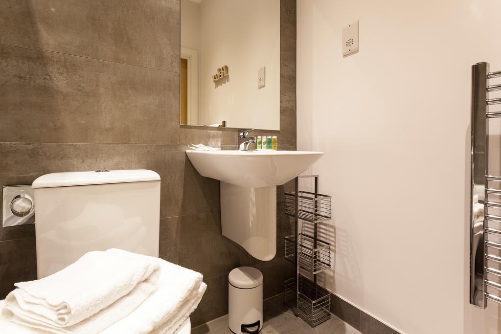 Self-Contained Town Centre One Bedroom Apartments By Helmswood Serviced Apartments Redhill (Surrey) Exterior foto