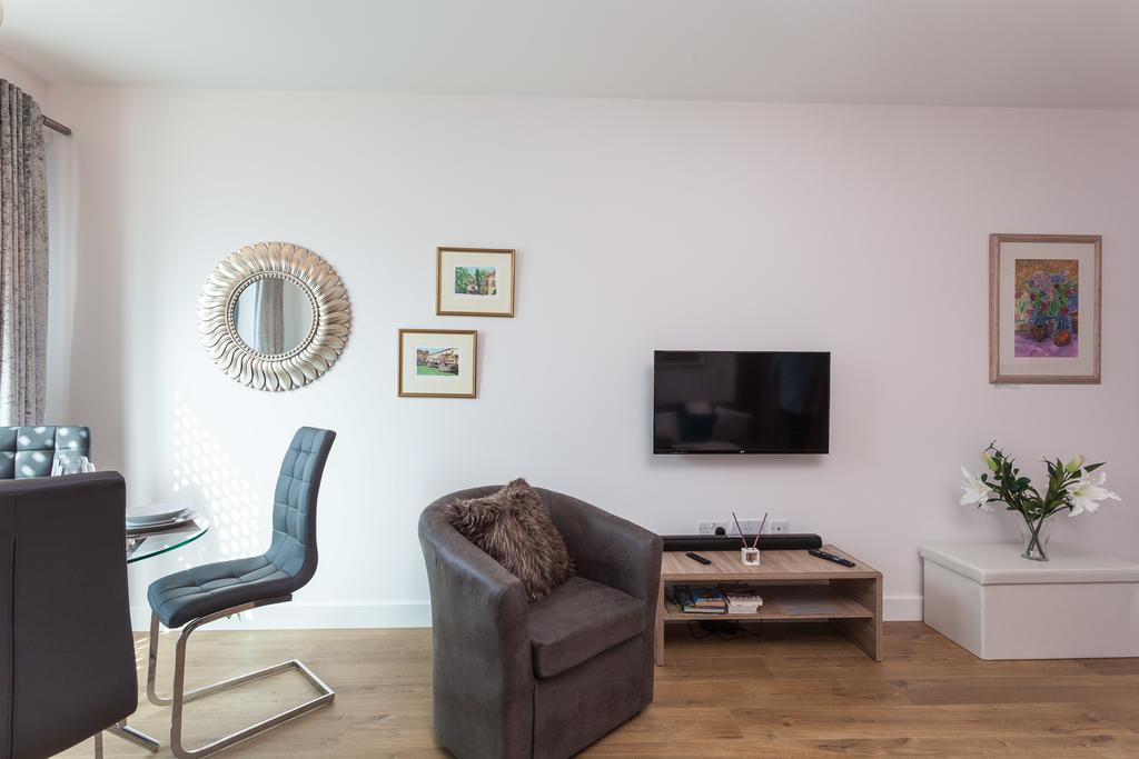 Self-Contained Town Centre One Bedroom Apartments By Helmswood Serviced Apartments Redhill (Surrey) Exterior foto