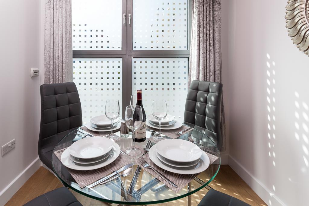 Self-Contained Town Centre One Bedroom Apartments By Helmswood Serviced Apartments Redhill (Surrey) Exterior foto