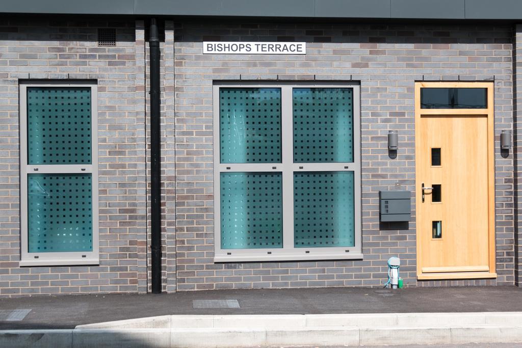 Self-Contained Town Centre One Bedroom Apartments By Helmswood Serviced Apartments Redhill (Surrey) Exterior foto