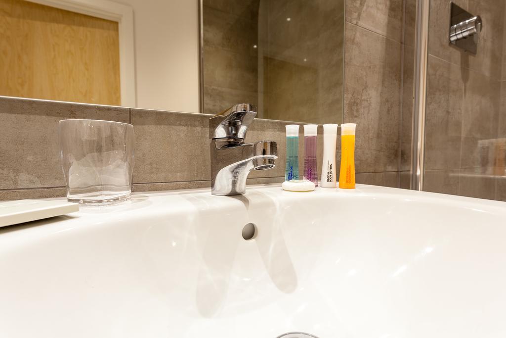 Self-Contained Town Centre One Bedroom Apartments By Helmswood Serviced Apartments Redhill (Surrey) Exterior foto
